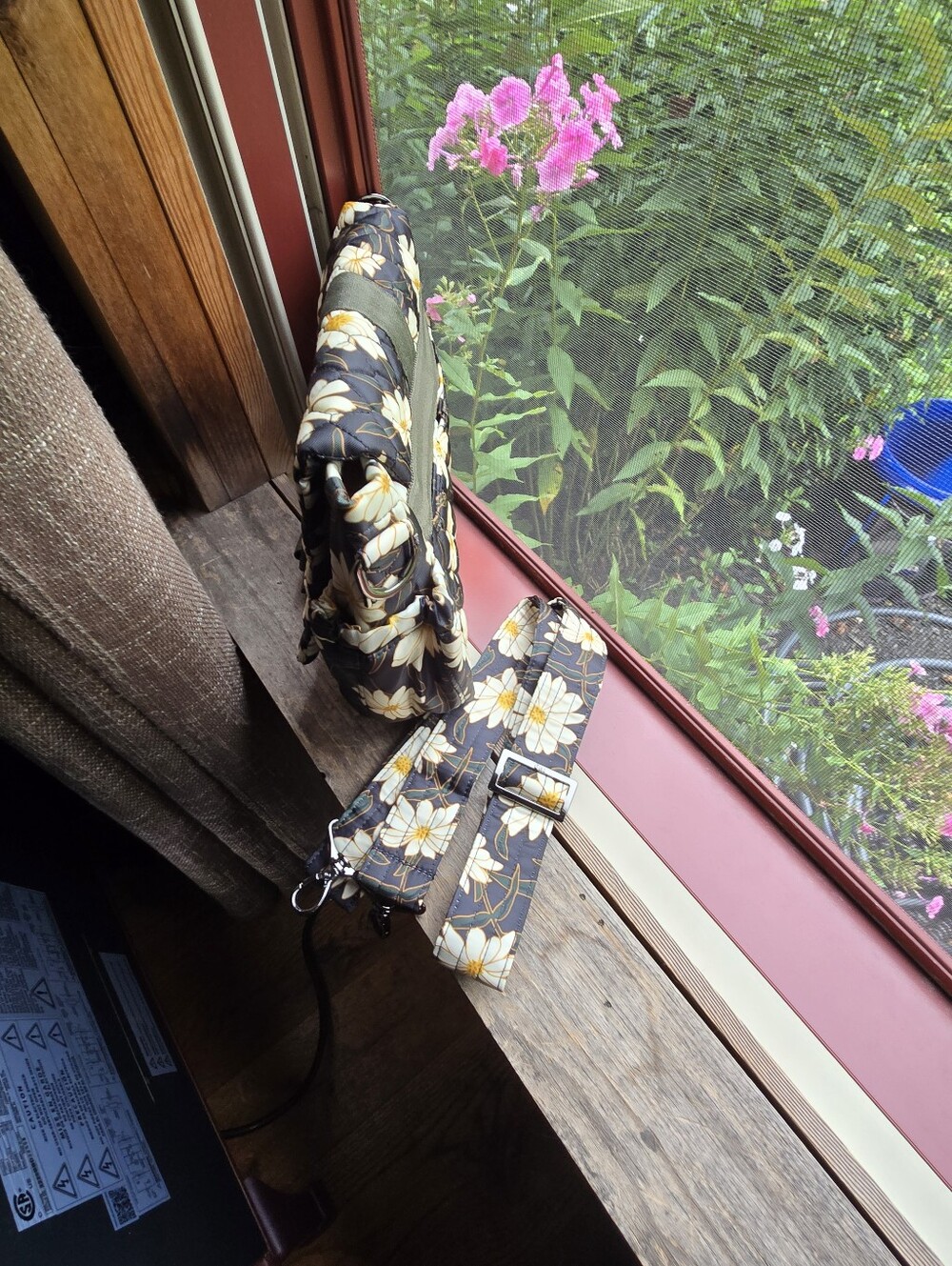 Lug Harness Crossbody in Autumn Daisies! - Picture 3 of 6